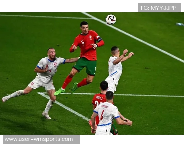 世界杯官推发布42队海报无C罗引发热议已删除原贴引关注